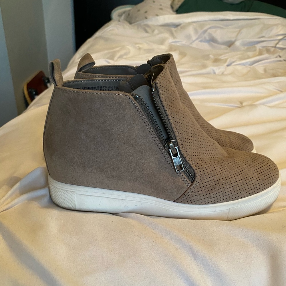 Time and Tru suede shoes